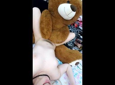 Radar reccomend teen humping teddy bear